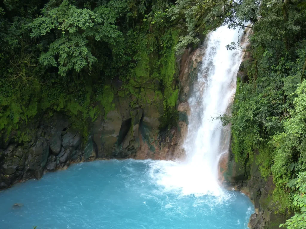 Rio-Celeste-Llanos-de-Cortes-Waterfalls